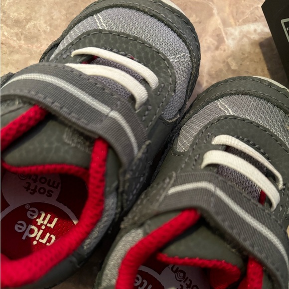 Brand: Stride Rite - Picture 3 of 3